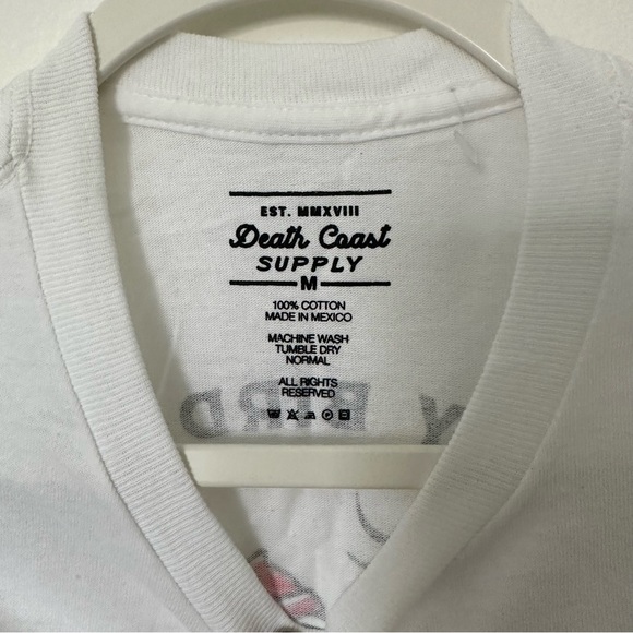 Super cool t shirt, m size, pic on the back, new but no tags - Picture 3 of 3